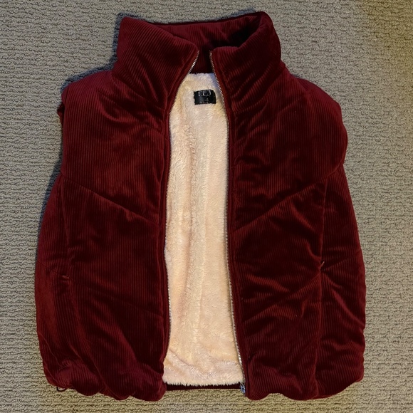 ♥️ BBJ Small Corduroy Sherpa Fleece Lined Burgandy Vest ADORABLE - Picture 4 of 11